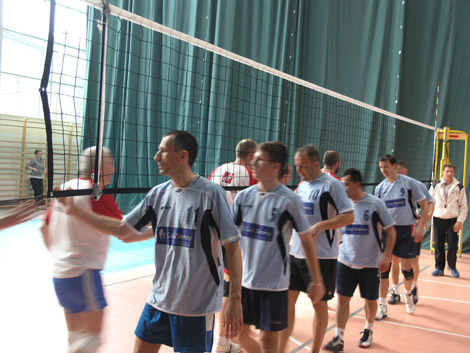 Uczestnicy XII Charytatywnego Turnieju Piłki Siatkowej o puchar Prezesa SKOK Kwiatkowskiego 2014r.